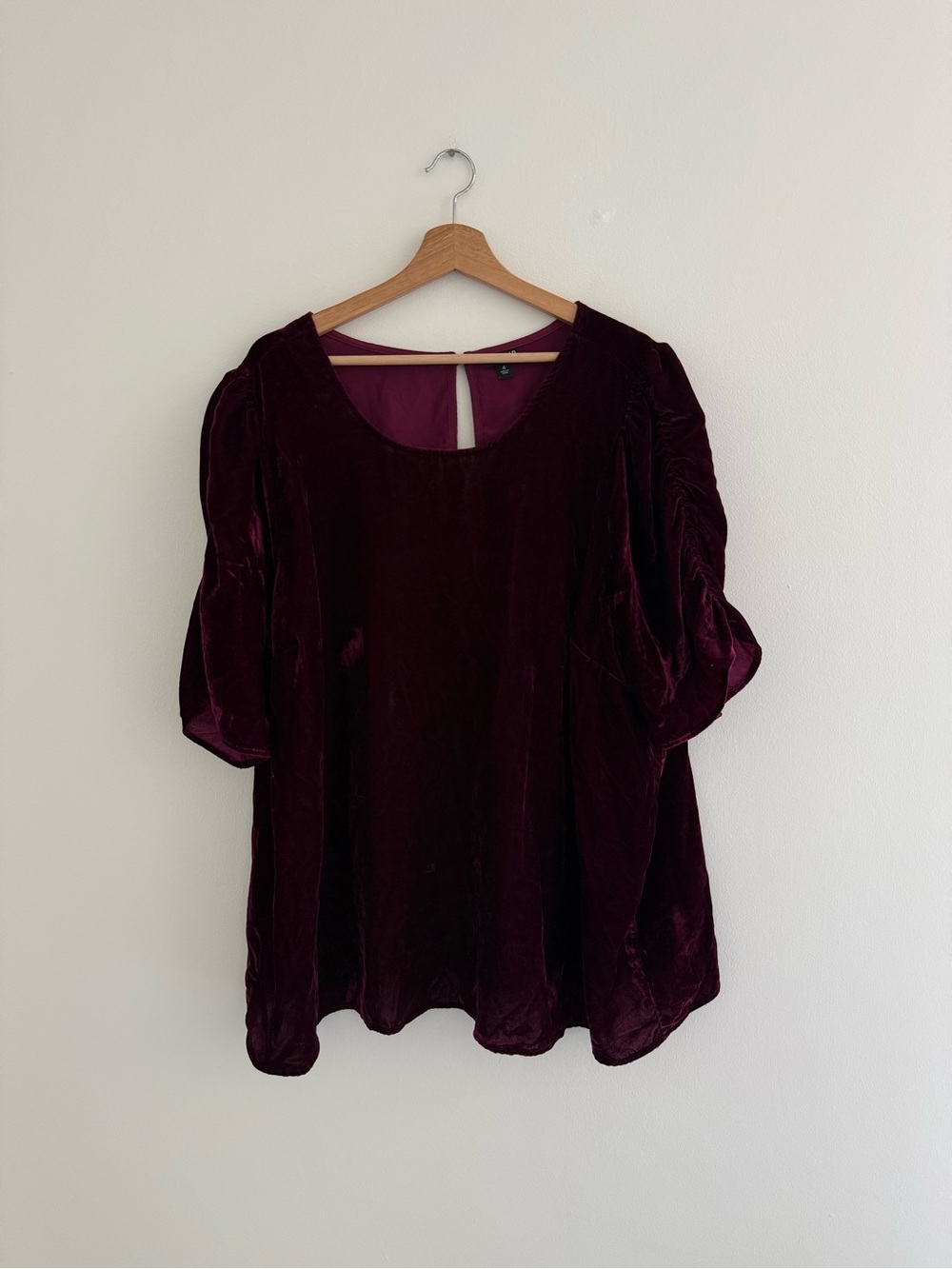 Torrid Red Burgundy Velvet Ruched Sleeve Top 4XL - Picture 2 of 7